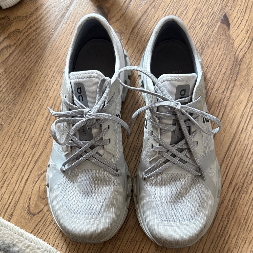 On Cloud X4 Women’s 7 Light Gray Athletic Shoes